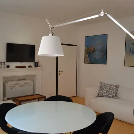 Casa Delfina, Contemporary Chic Venice